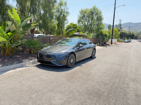 Used 2022 Mercedes-Benz EQS 450+ Sedan image 2