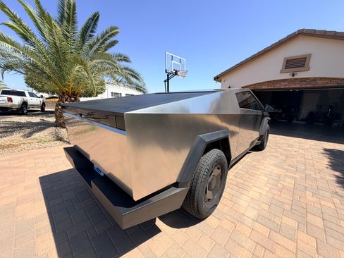 Used 2026 Tesla Cybertruck AWD Crew Cab image 15
