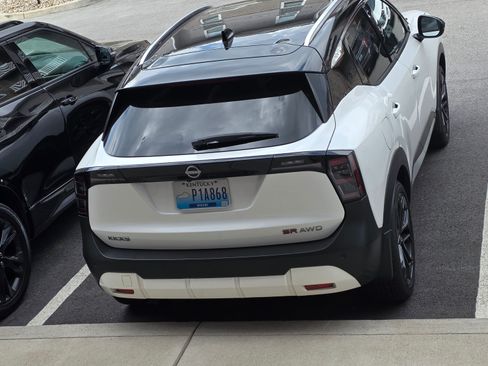 Used 2025 Nissan Kicks SR w/ SR Premium Package image 9