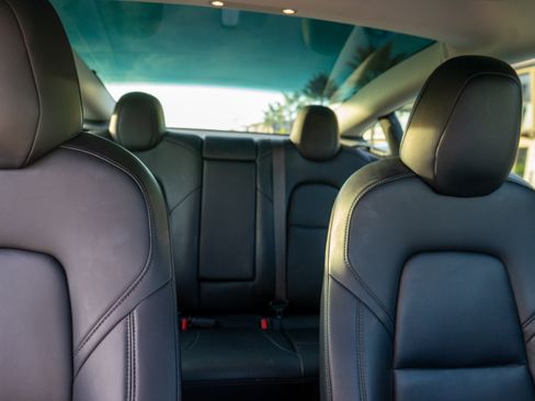 Used 2018 Tesla Model 3 Long Range image 11