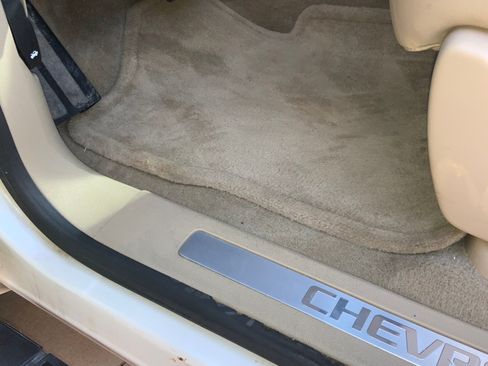 Used 2011 Chevrolet Avalanche LTZ image 8