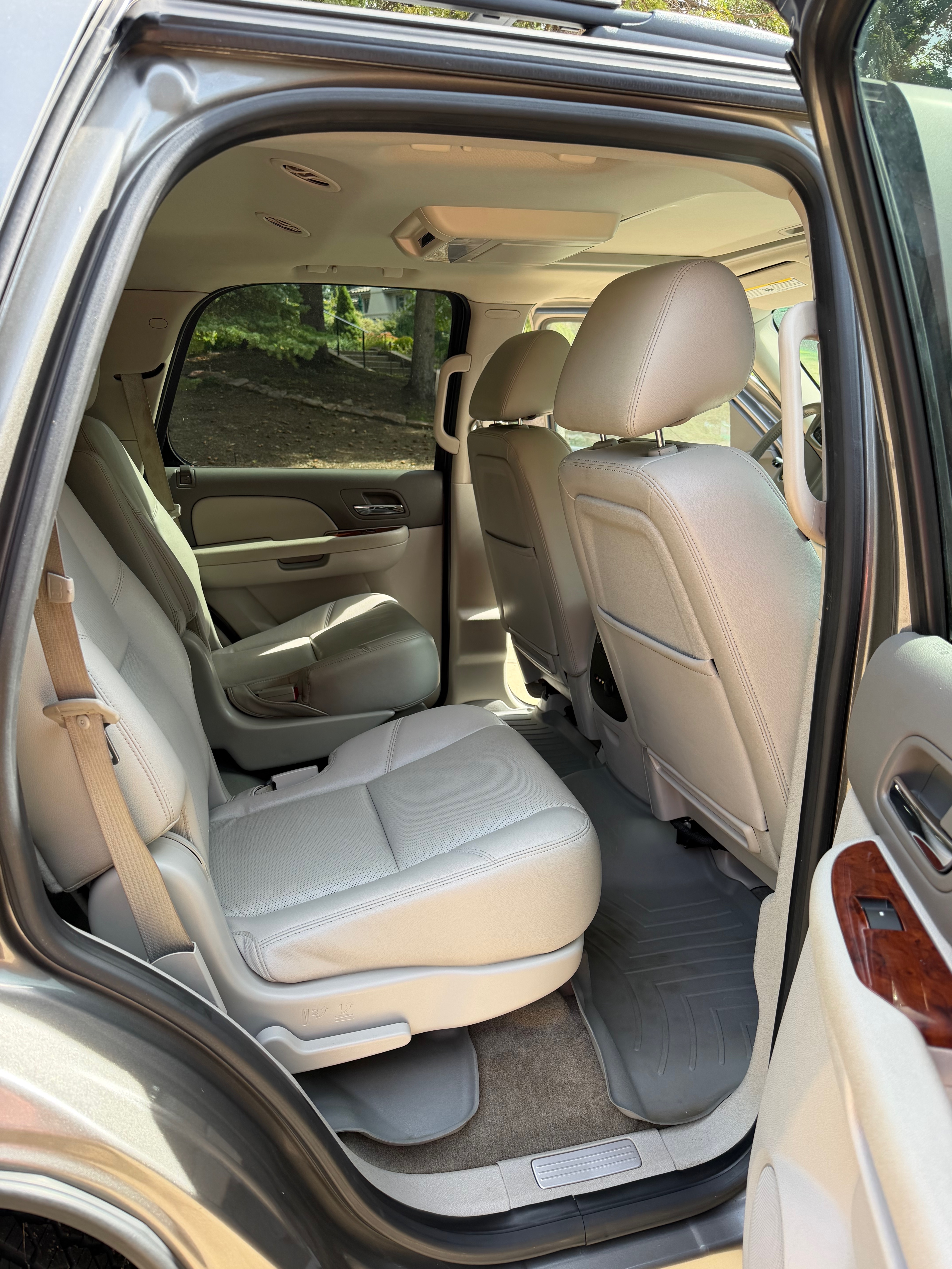 Used 2012 Chevrolet Tahoe LTZ AWD/4WD image 11