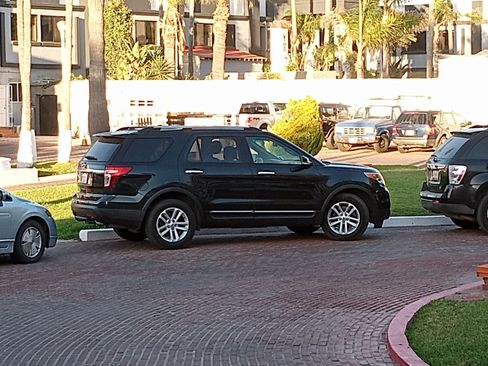 Used 2014 Ford Explorer XLT w/ Equipment Group 202A FWD image 5