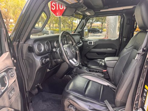 Used 2020 Jeep Wrangler Unlimited Sahara AWD/4WD image 8