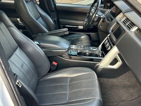 Used 2016 Land Rover Range Rover HSE image 17