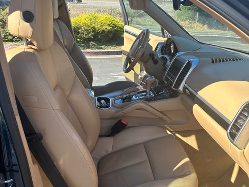 Used 2011 Porsche Cayenne image 8