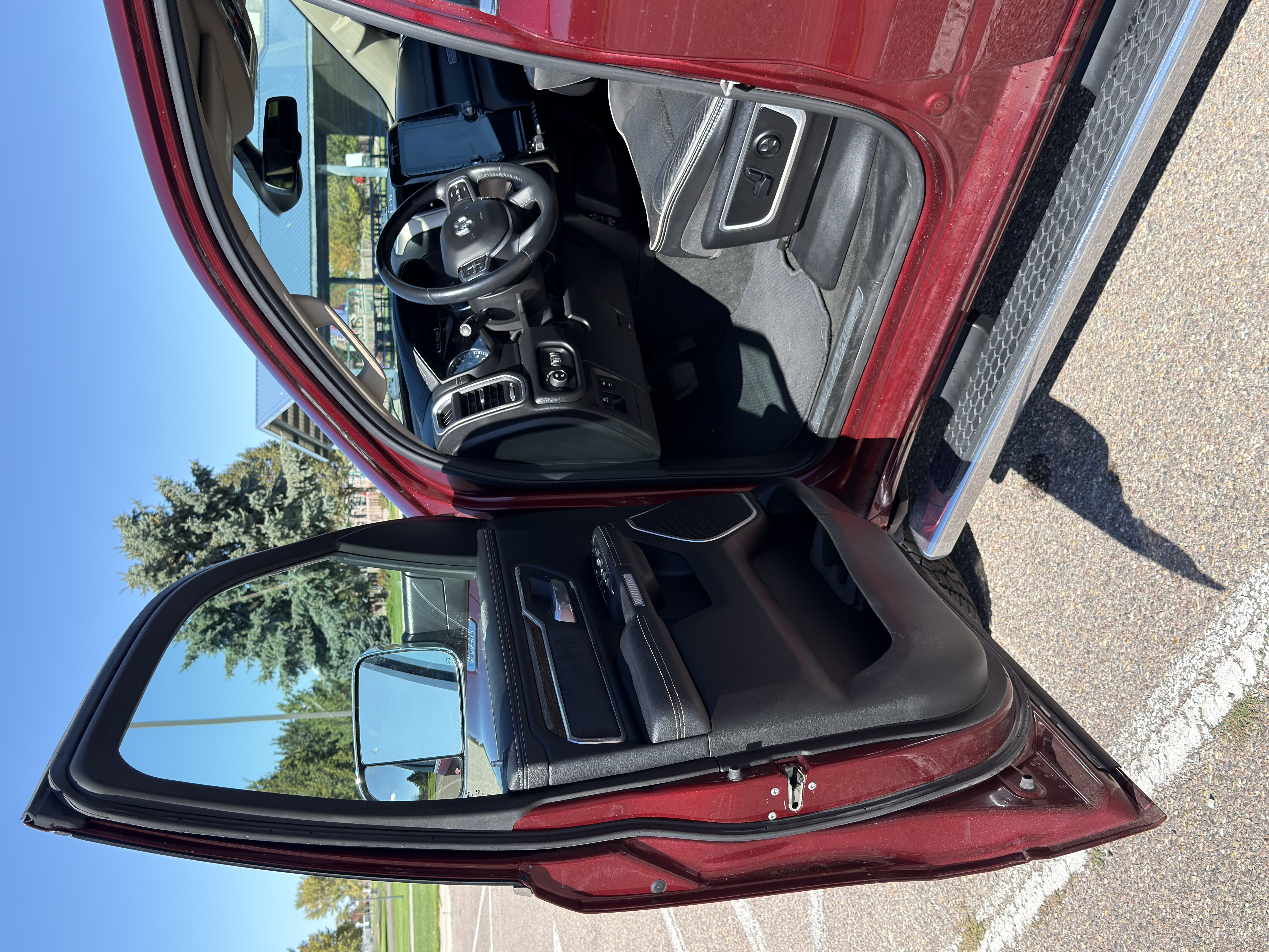 Used 2020 RAM 1500 Laramie AWD/4WD image 9