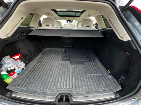 Used 2018 Volvo XC60 T5 Momentum w/ Convenience Package image 23