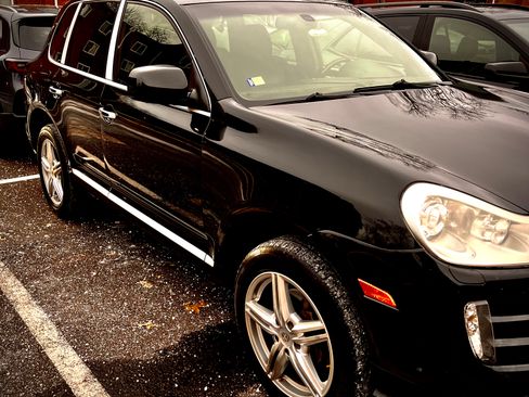 Used 2010 Porsche Cayenne Sport Utility 4D image 13