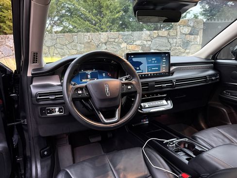 Used 2023 Lincoln Corsair Reserve w/ Equipment Group 201A image 9