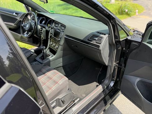 Used 2016 Volkswagen GTI S image 6