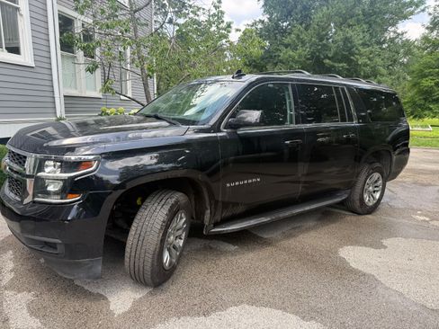 Used 2017 Chevrolet Suburban LT AWD/4WD image 2