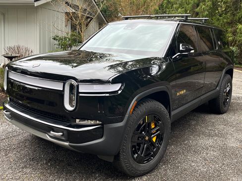 Used 2023 Rivian R1S Adventure image 4