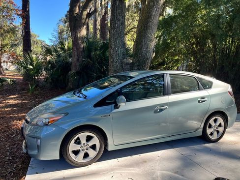 Used 2013 Toyota Prius Five image 1