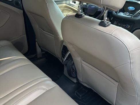 Used 2017 Ford Escape Titanium image 23