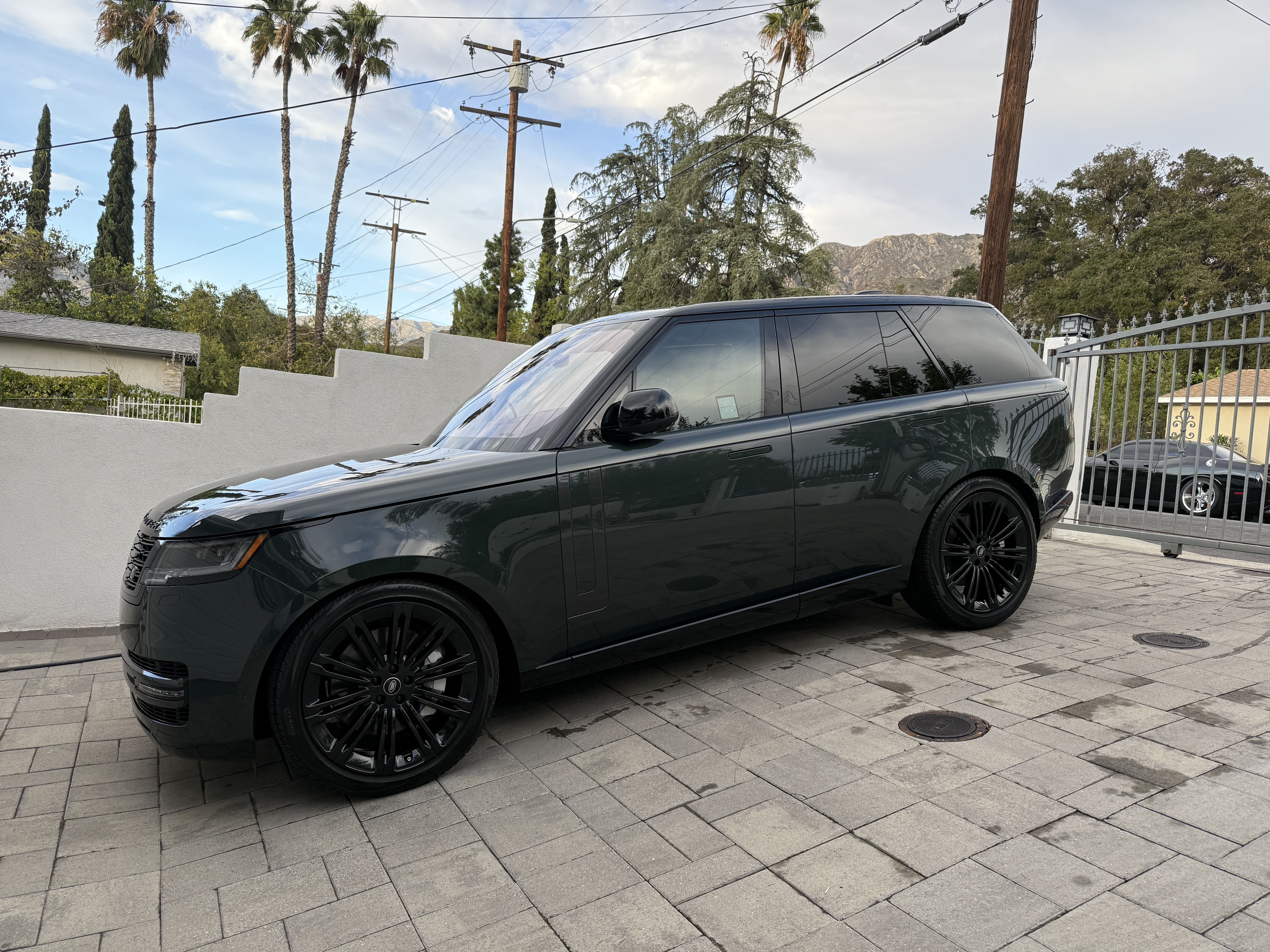 Used 2023 Land Rover Range Rover SE AWD/4WD image 2