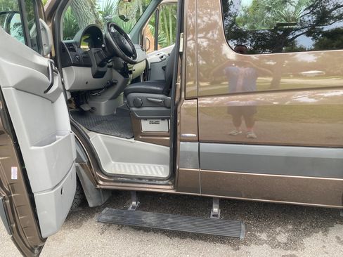 Used 2016 Mercedes-Benz Sprinter 2500 image 20