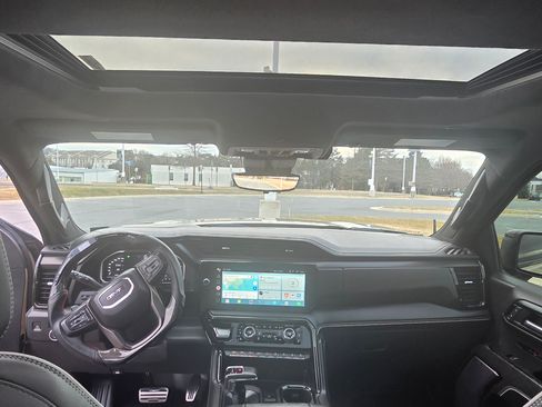 Used 2022 GMC Sierra 1500 AT4X image 14