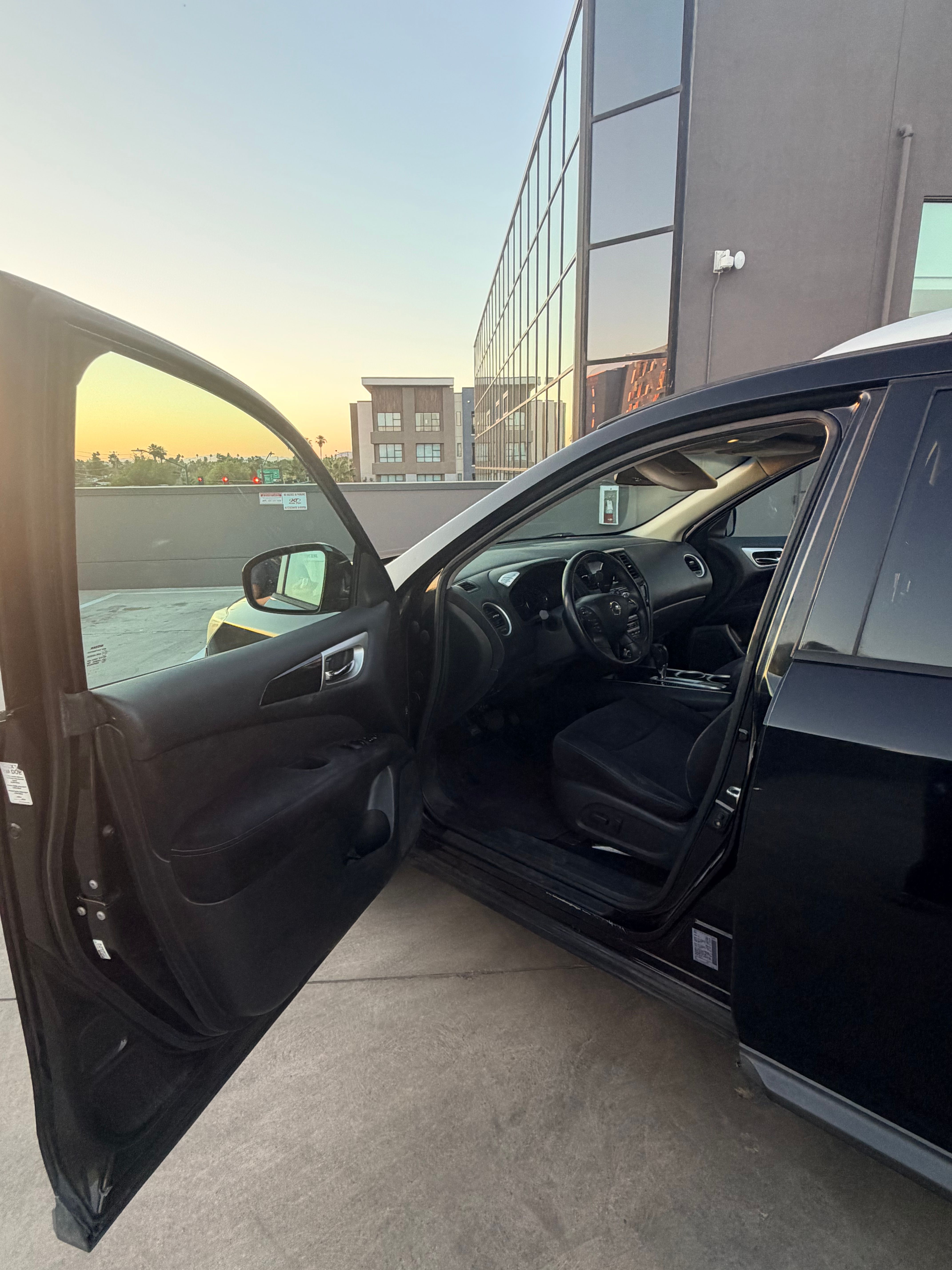 Used 2014 Nissan Pathfinder SV FWD image 8