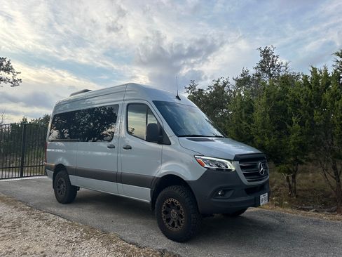 Used 2022 Mercedes-Benz Sprinter 2500 image 2
