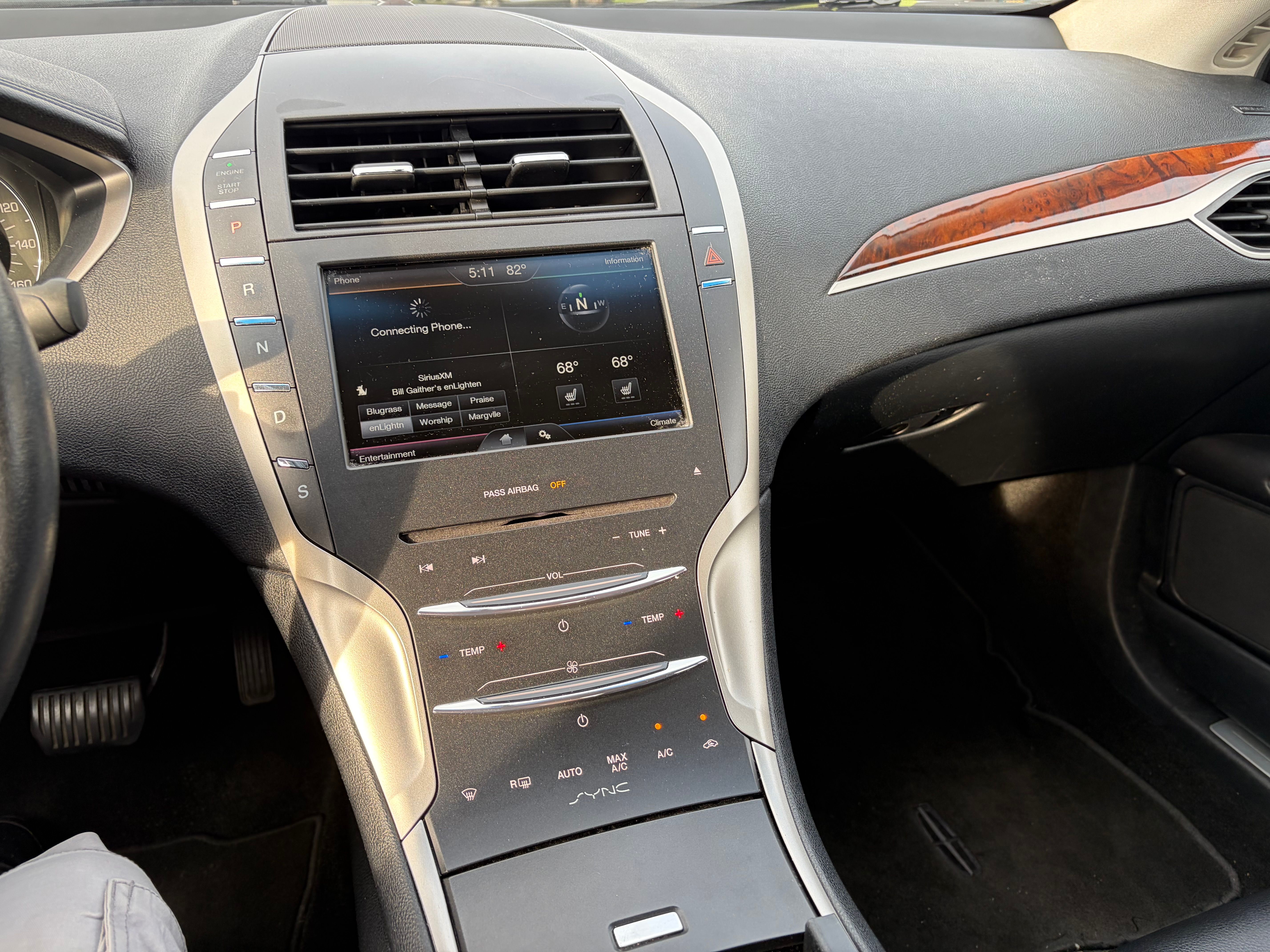 Used 2016 Lincoln MKZ FWD image 12