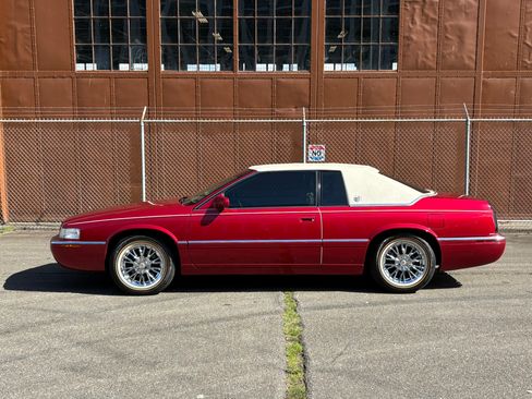 Used 2002 Cadillac Eldorado Touring w/ Preffered Equipment Group image 2