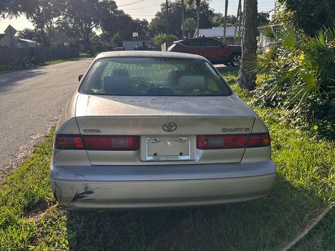Used 1999 Toyota Camry LE FWD image 2