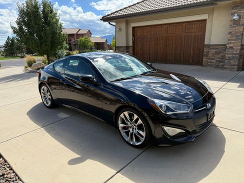 Used 2013 Hyundai Genesis 3.8 image 10