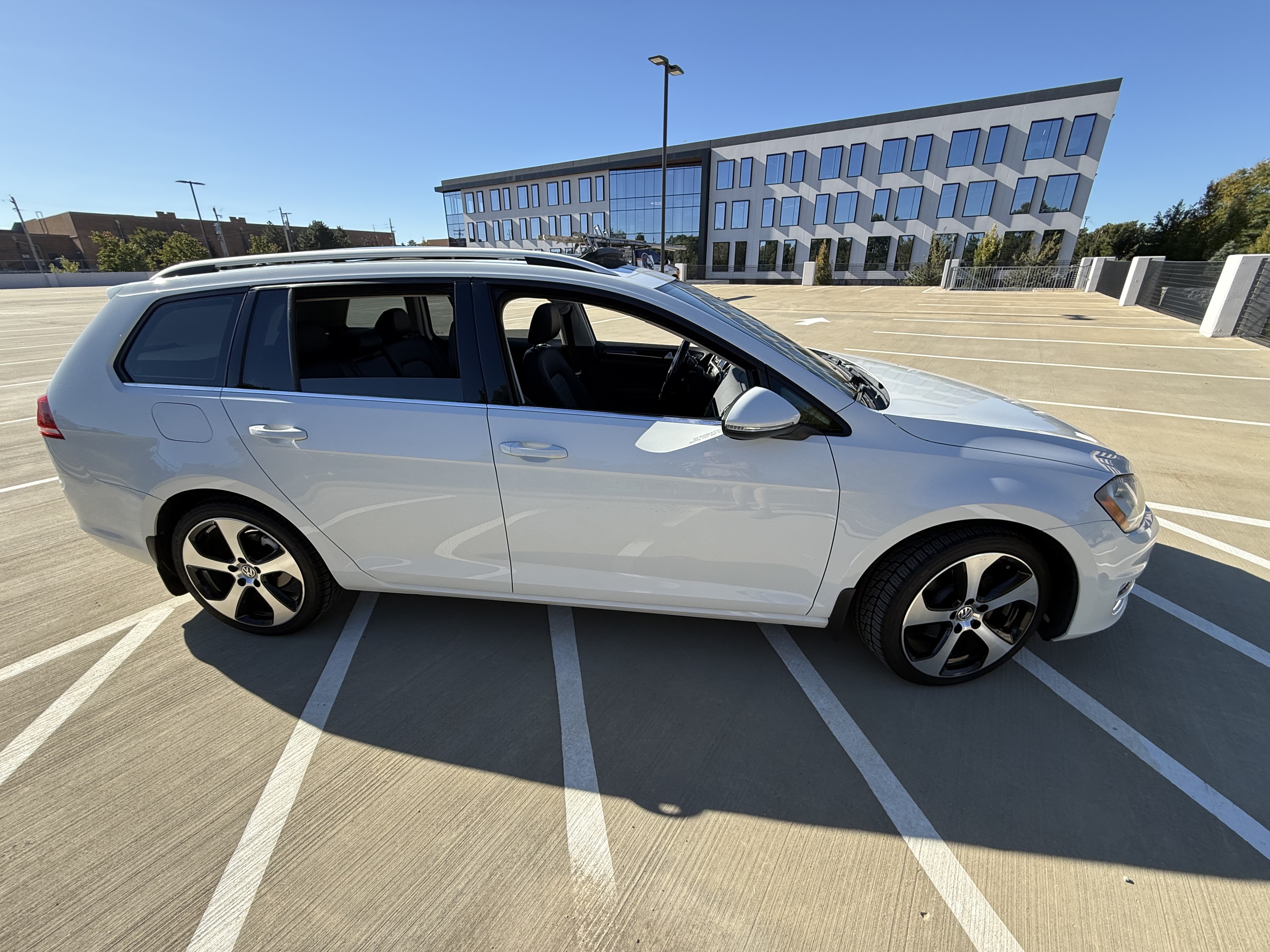 Used 2015 Volkswagen Golf TDI SEL FWD image 8