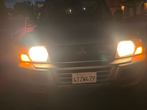 Used 2001 Mitsubishi Montero XLS image 1