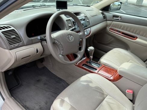 Used 2005 Toyota Camry XLE FWD image 9