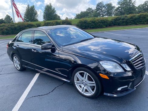Used 2010 Mercedes-Benz E 550 4MATIC Sedan image 11