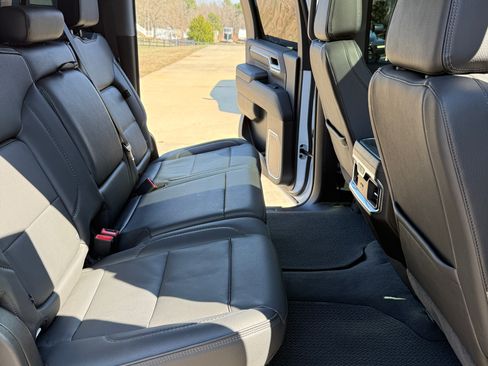 Used 2024 GMC Sierra 3500 Denali image 12