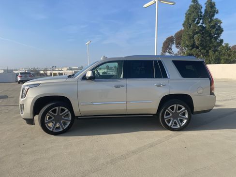 Used 2016 Cadillac Escalade Premium image 6
