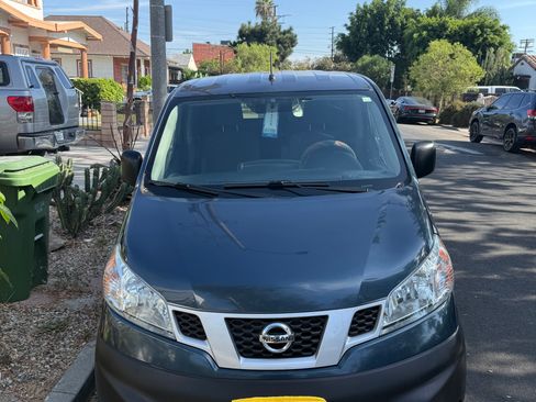Used 2017 Nissan NV200 S FWD image 2