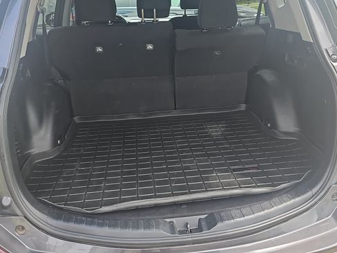 Used 2018 Toyota RAV4 LE FWD image 10