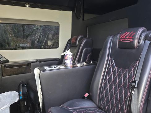 Used 2015 Mercedes-Benz Sprinter 3500 image 9