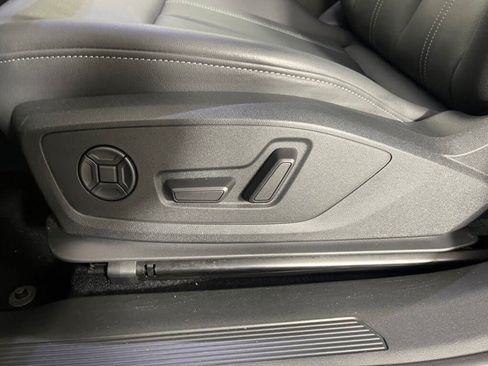 Used 2023 Audi Q4 e-tron Premium w/ Convenience Package image 27