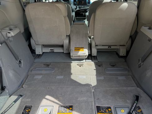 Used 2013 Toyota Sienna LE image 10