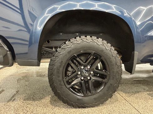 Used 2021 Chevrolet Silverado 1500 Custom Trail Boss w/ LPO, Dark Essentials Package image 12