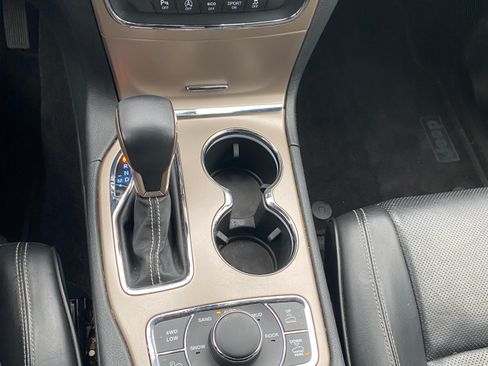 Used 2017 Jeep Grand Cherokee Overland image 19