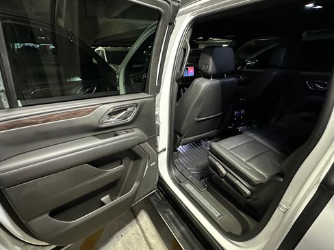 Used 2023 Chevrolet Suburban LT image 19