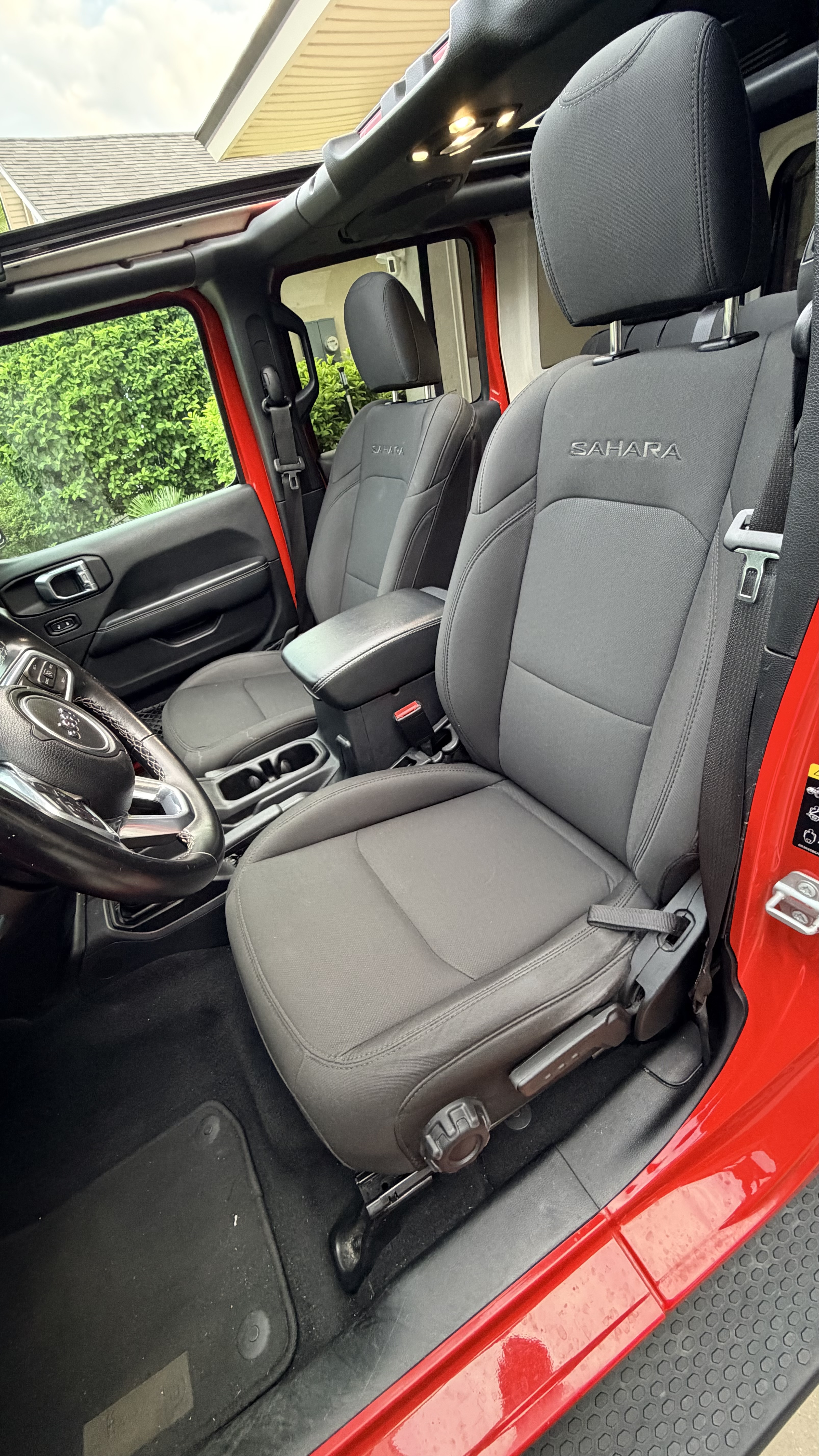 Used 2021 Jeep Wrangler Unlimited Sahara AWD/4WD image 8