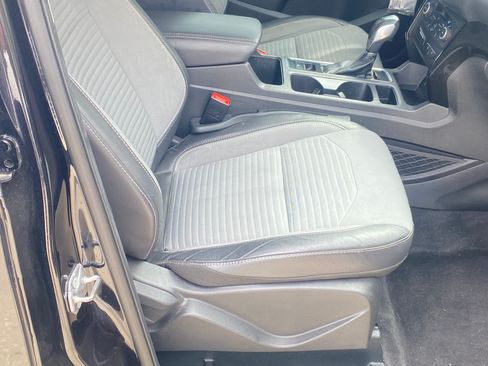 Used 2019 Ford Escape SE image 8