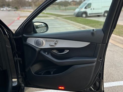 Used 2019 Mercedes-Benz GLC 350e 4MATIC image 20