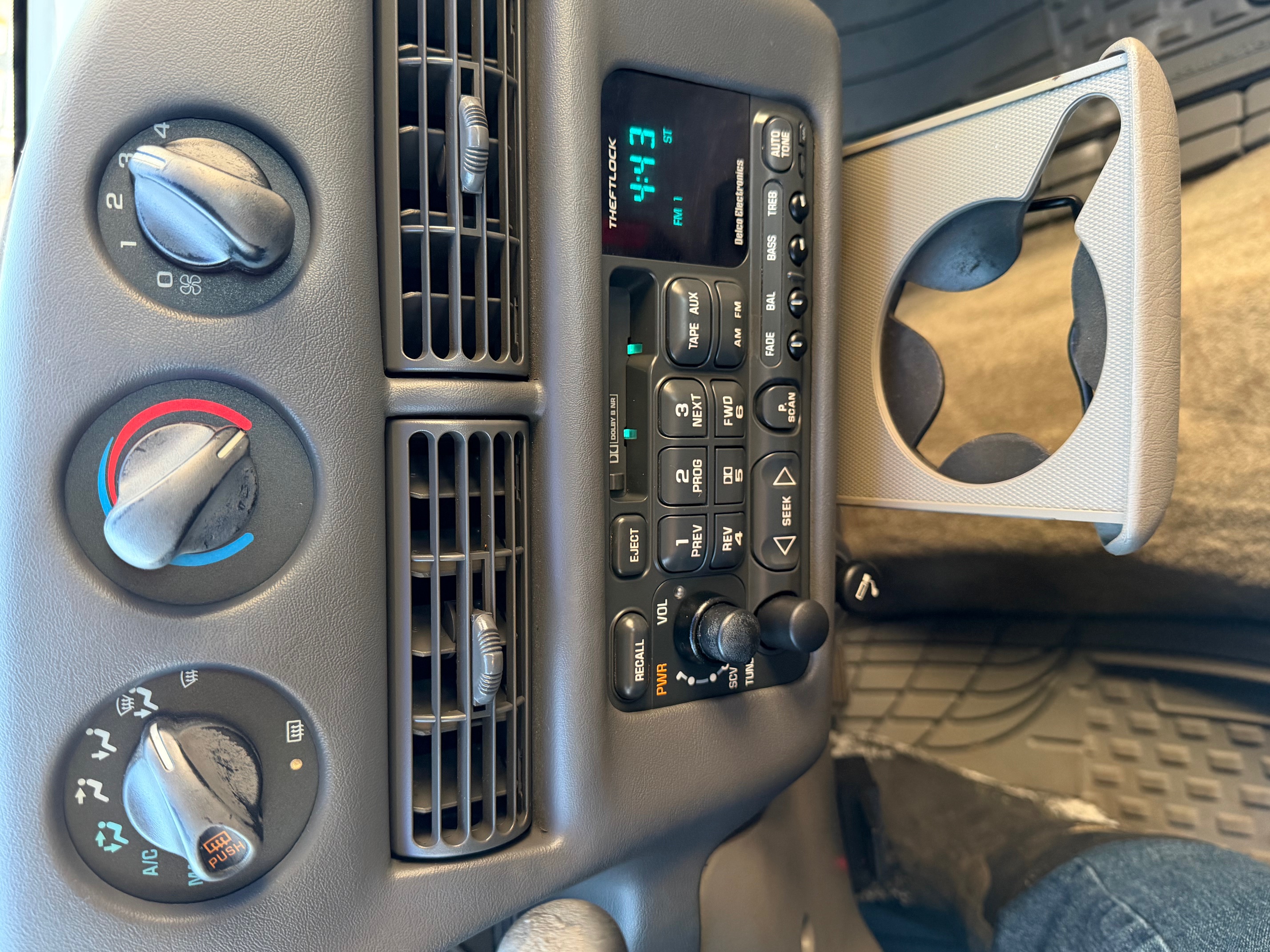 Used 1999 Chevrolet Lumina w/ Preferred Equipment Group FWD image 13