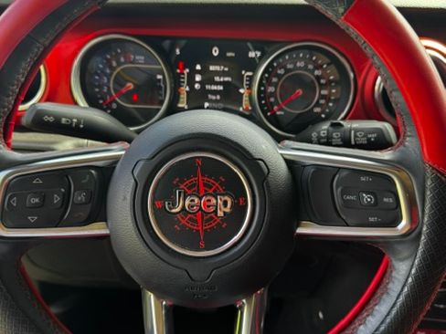 Used 2018 Jeep Wrangler Unlimited Rubicon AWD/4WD image 2