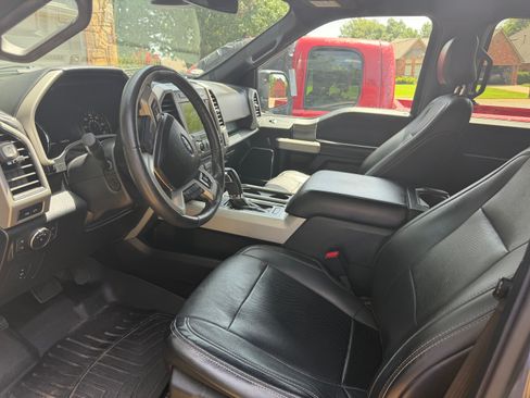 Used 2017 Ford F150 Lariat w/ Equipment Group 502A Luxury AWD/4WD image 6