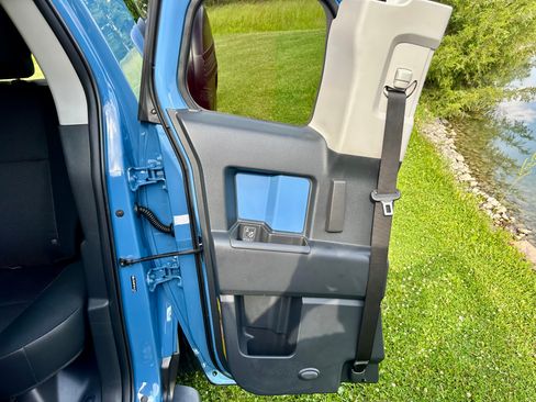 Used 2013 Toyota FJ Cruiser 4WD w/ Upgrade Pkg image 22