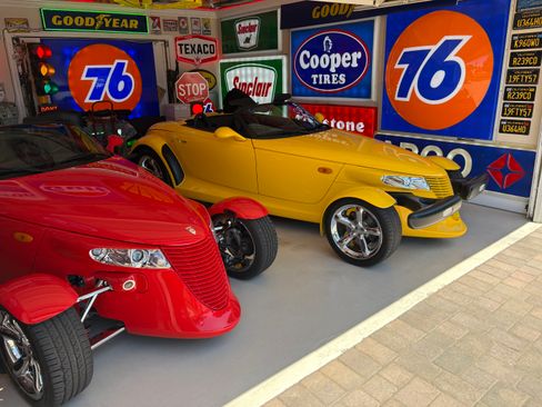 Used 1999 Plymouth Prowler RWD image 28